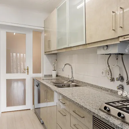 Wfh Urban Retreat @ Carnide Лісабон