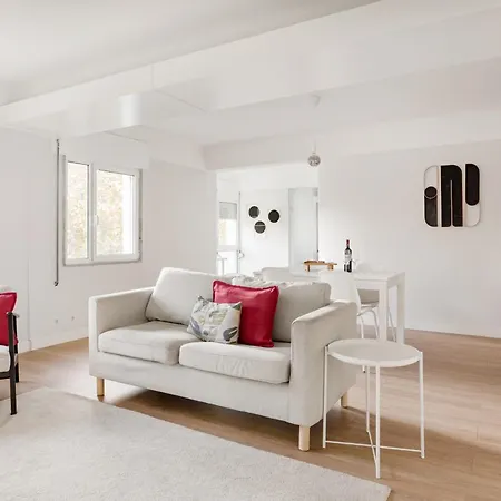 Wfh Urban Retreat @ Carnide Апартаменти