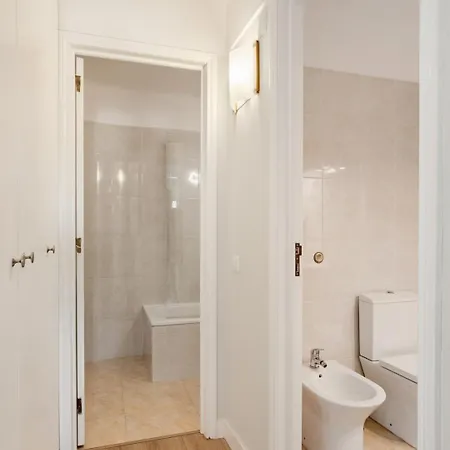 Wfh Urban Retreat @ Carnide Апартаменти